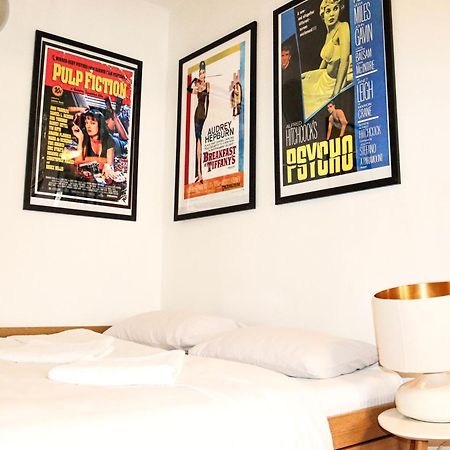 Central Park Hollywood Apartment ブカレスト エクステリア 写真