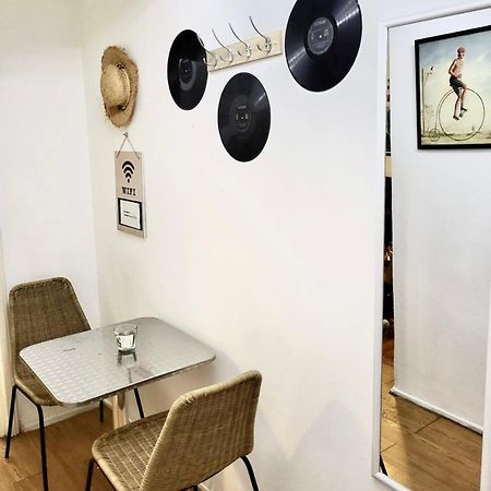 Central Park Hollywood Apartment ブカレスト エクステリア 写真