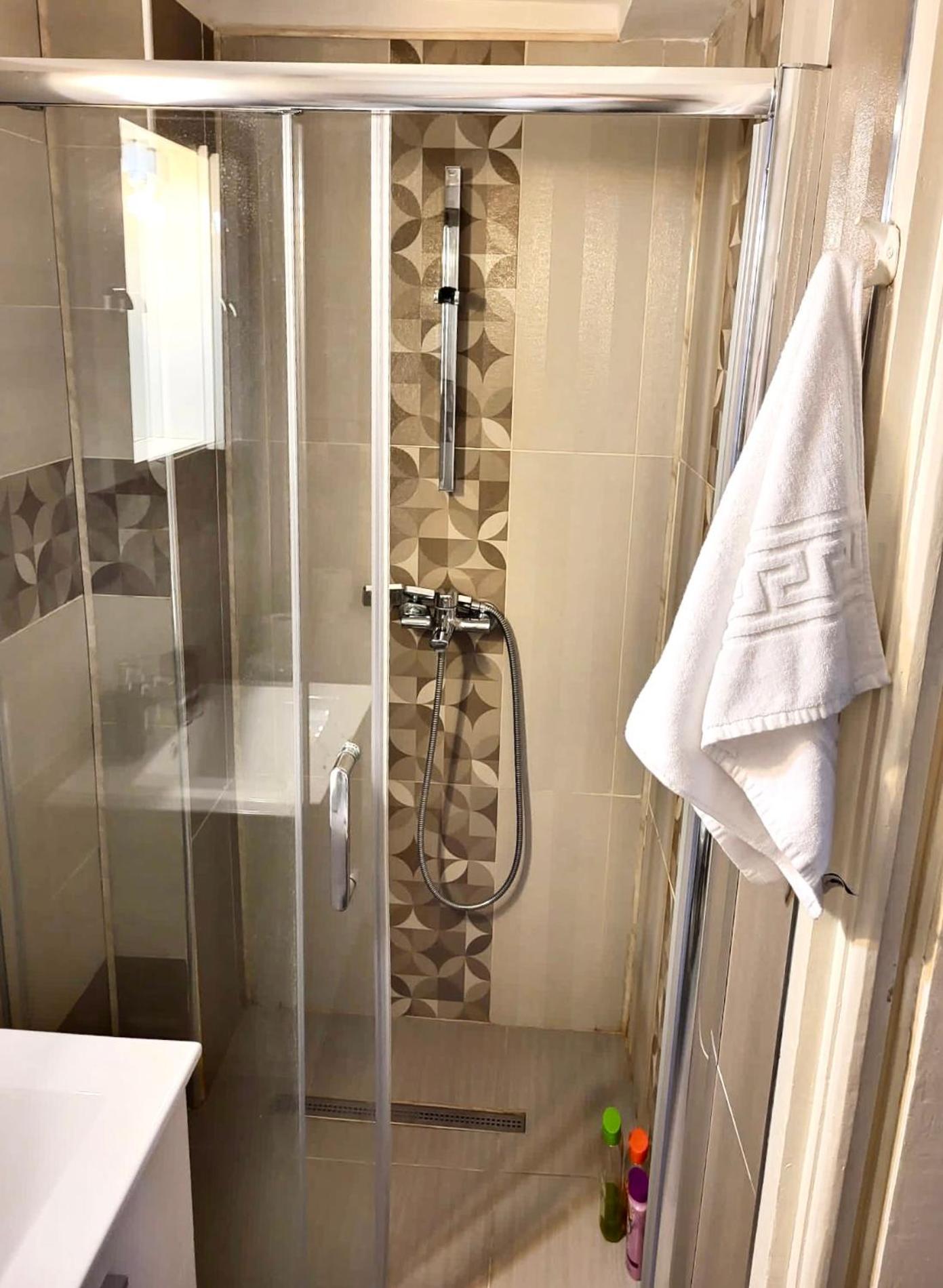 Central Park Hollywood Apartment ブカレスト エクステリア 写真