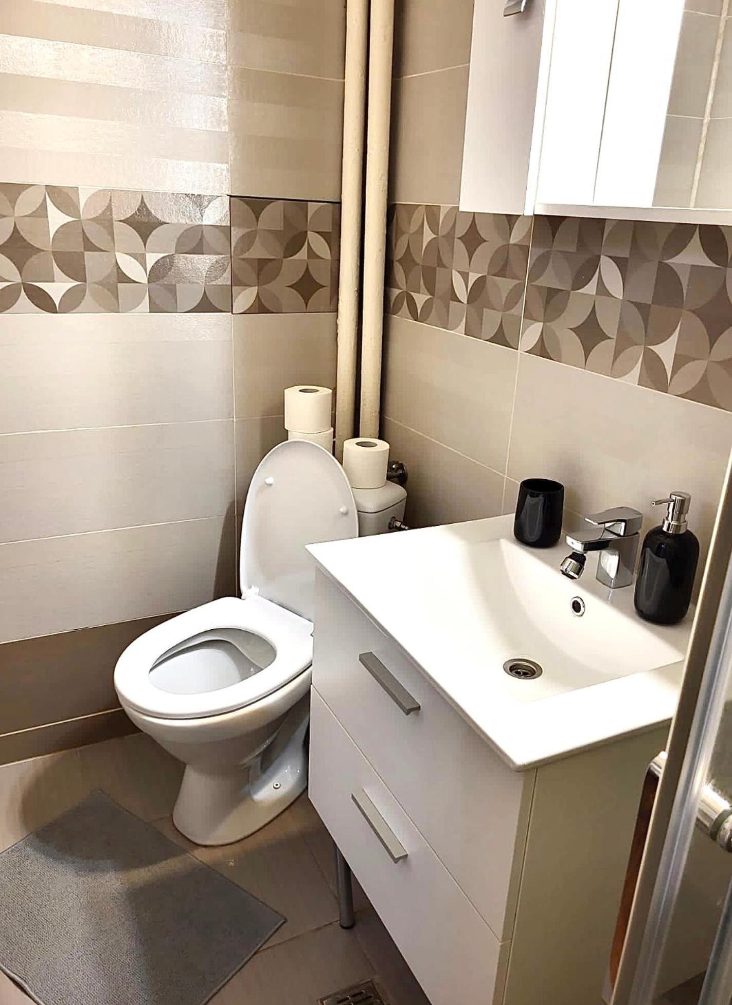 Central Park Hollywood Apartment ブカレスト エクステリア 写真